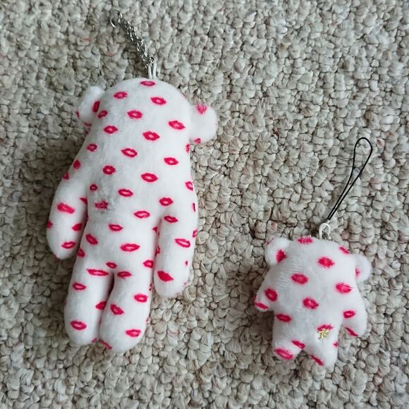 Craftholic Sloth bear double Plush Doll keychain with magnet - red lips Confetti - Picture 2 of 6